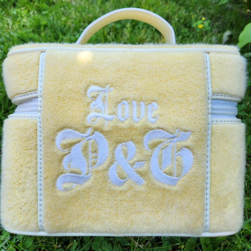 SOLD Juicy Couture Train Case Cosmetic Case Travel Bag - Picture 13 of 14